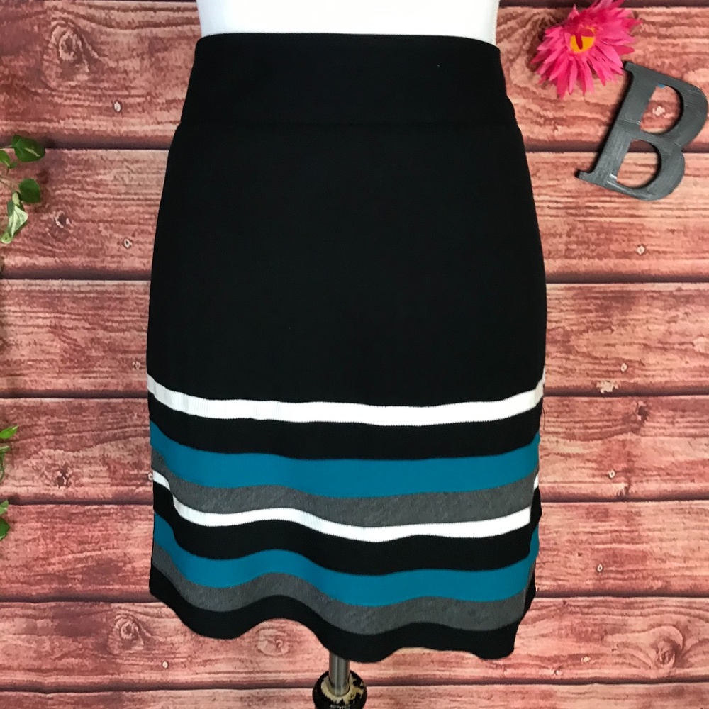 White House Black Market 6 Black Teal Layers Knee